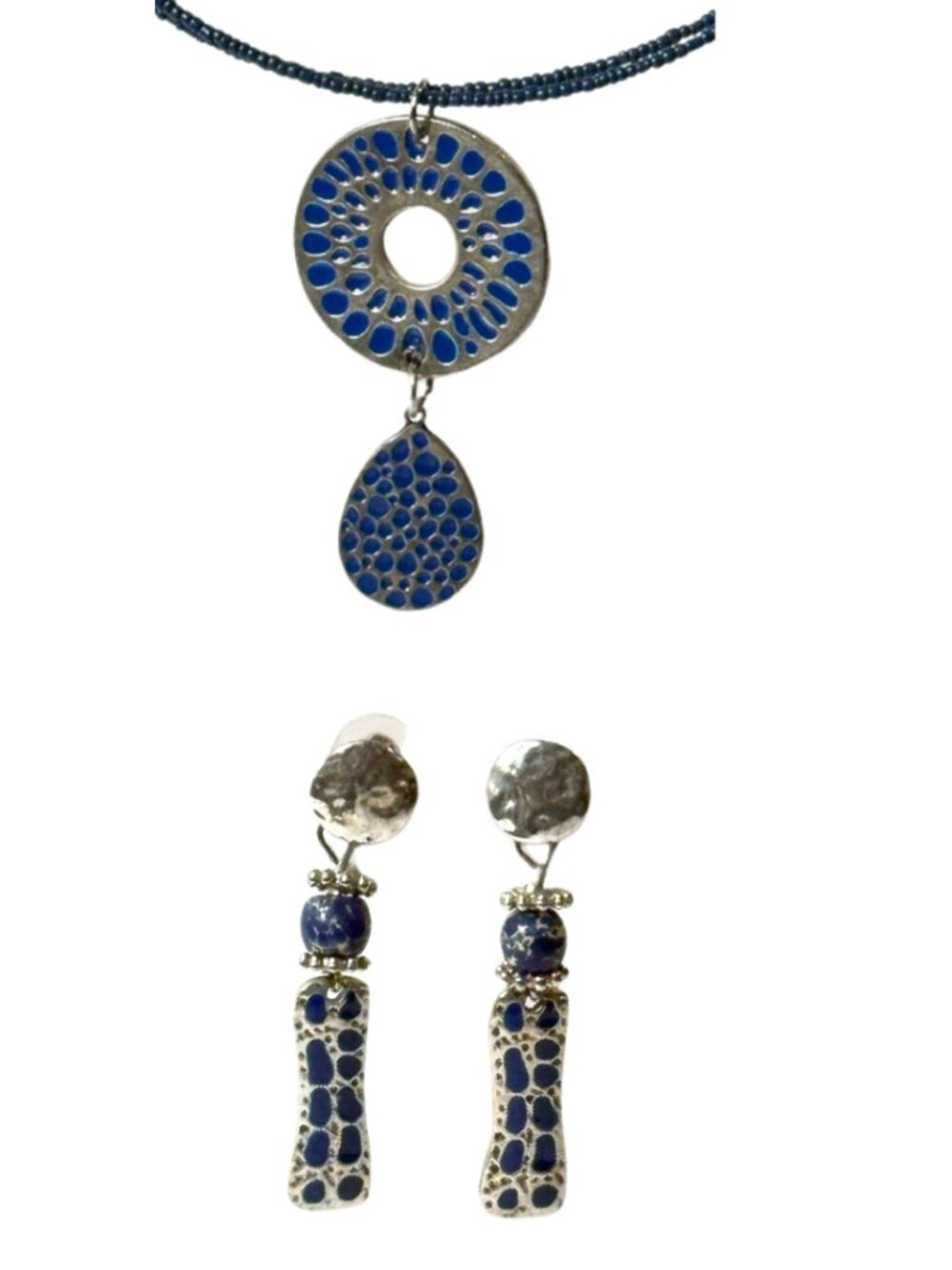 Royal blue choker with memory wire and matching earring set.